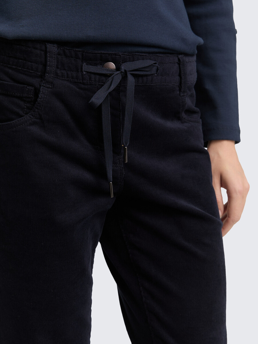 pantalon en velours côtelé fuselé et décontracté