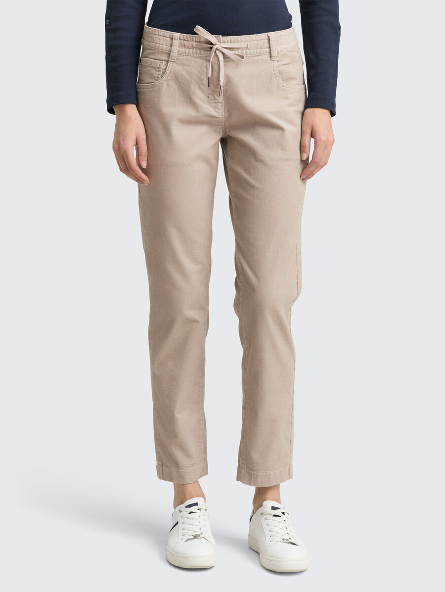 pantalon en velours côtelé fuselé et décontracté