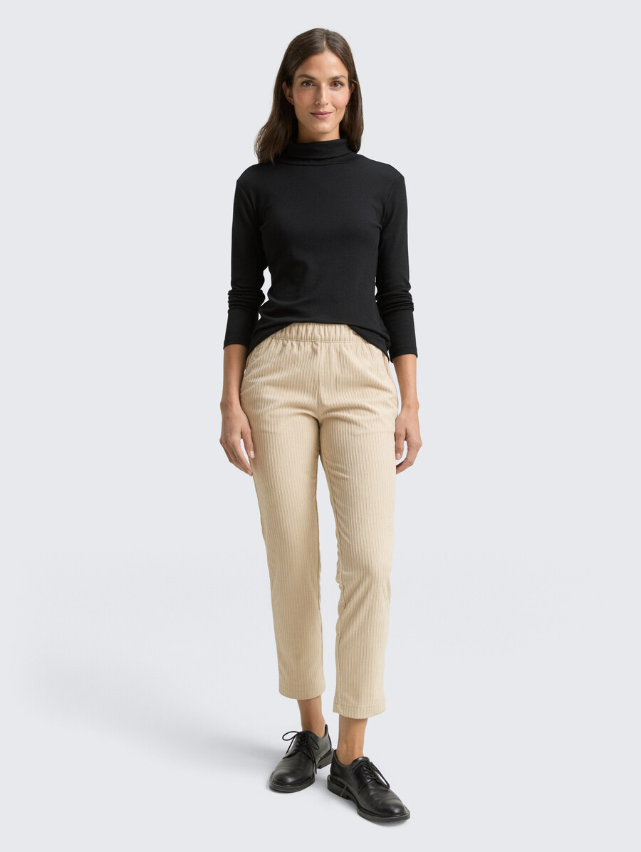 pantalon en velours côtelé ample et slim