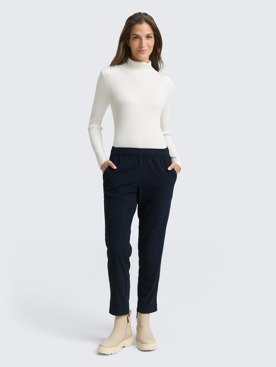 pantalon en velours côtelé ample et slim