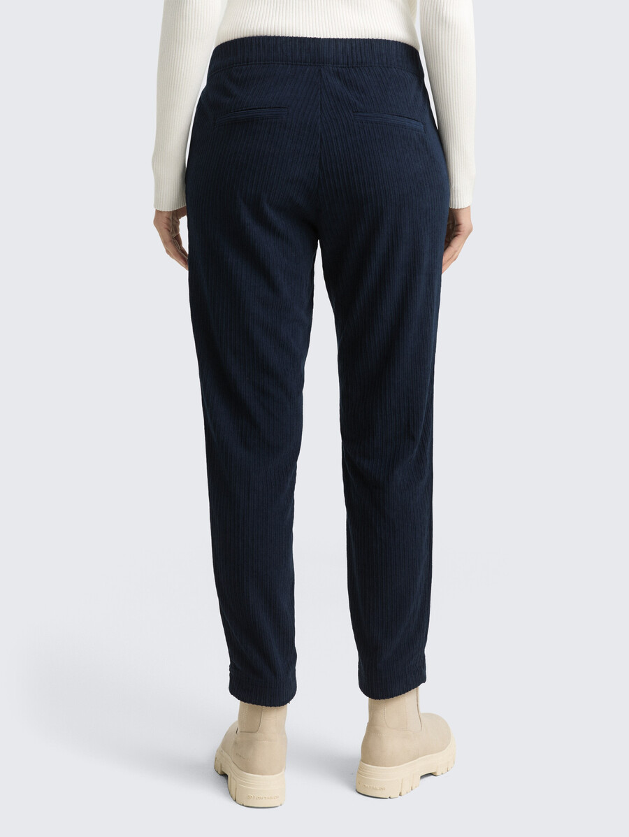 pantalon en velours côtelé ample et slim