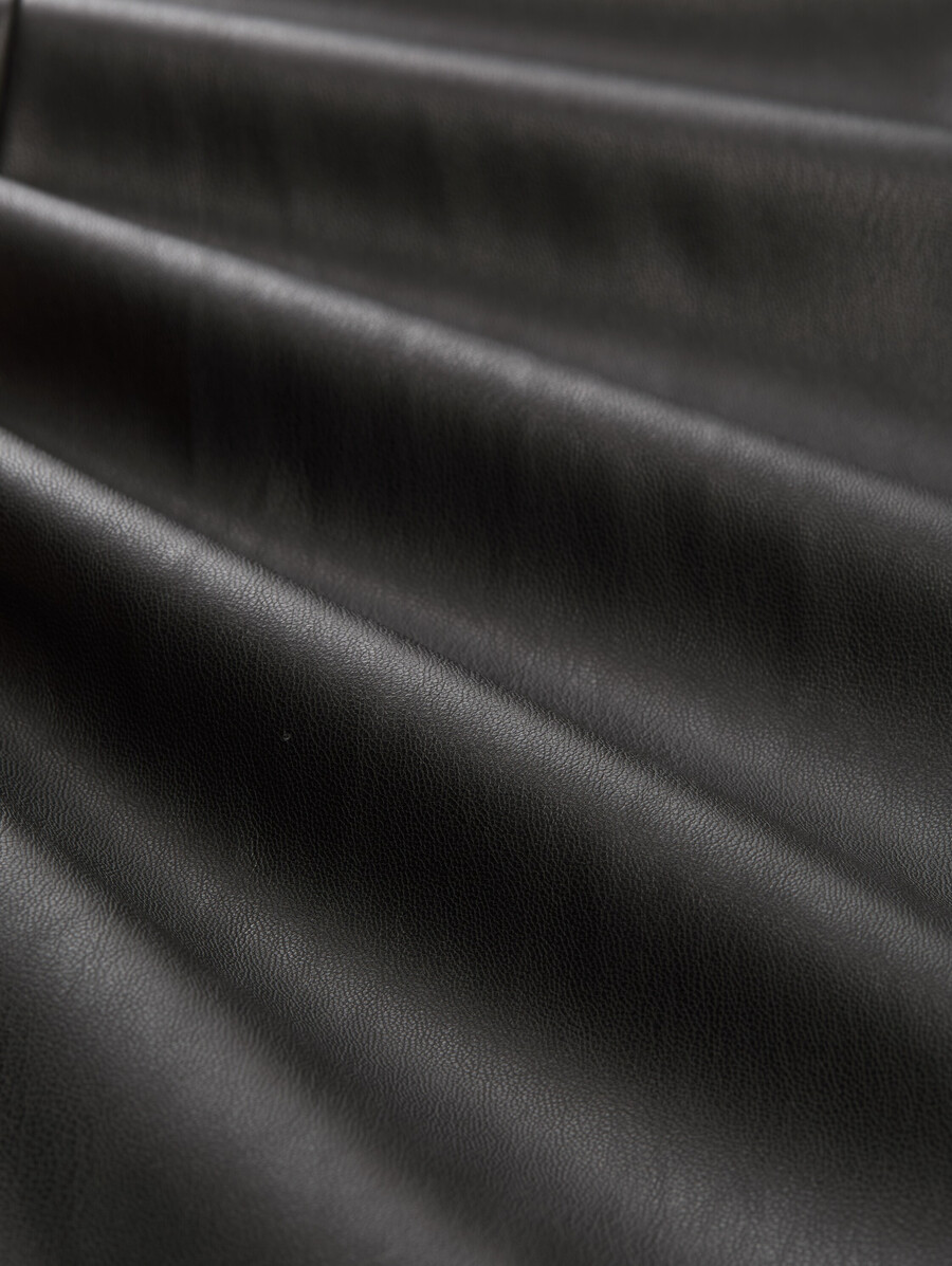 pantalon évasé aspect cuir