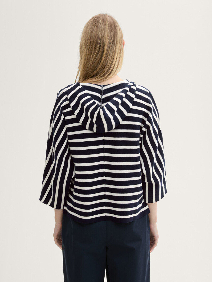pull ample en maille à capuche