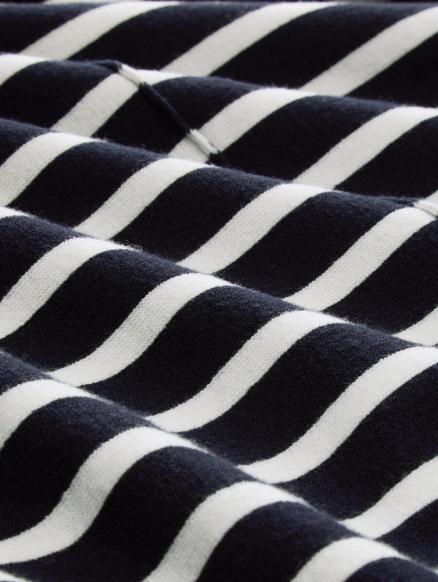 pull ample en maille à capuche