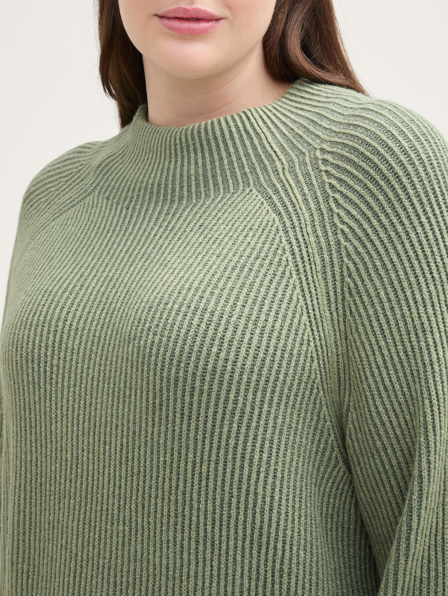 pull en maille grande taille à col montant