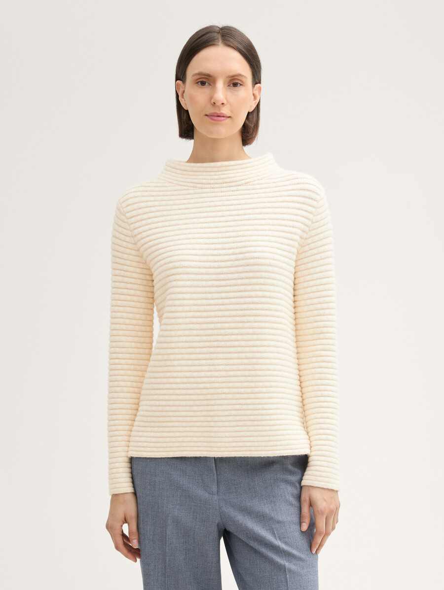 pull en maille à col montant