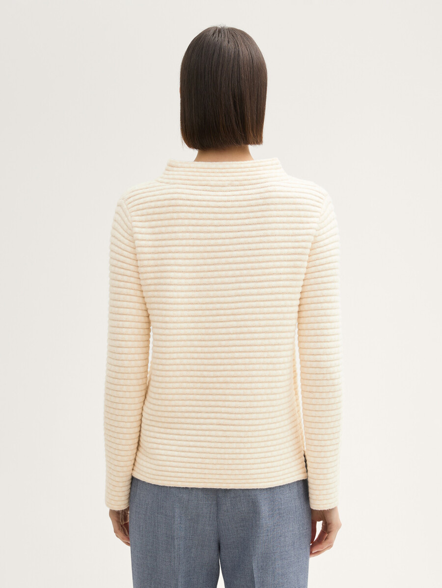 pull en maille à col montant