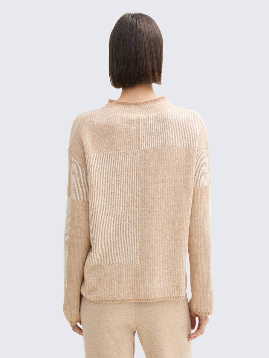pull tricoté à motifs