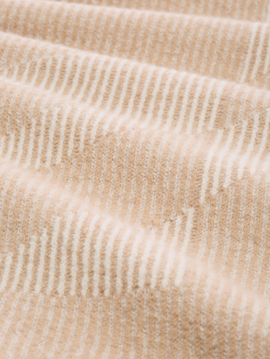 pull tricoté à motifs