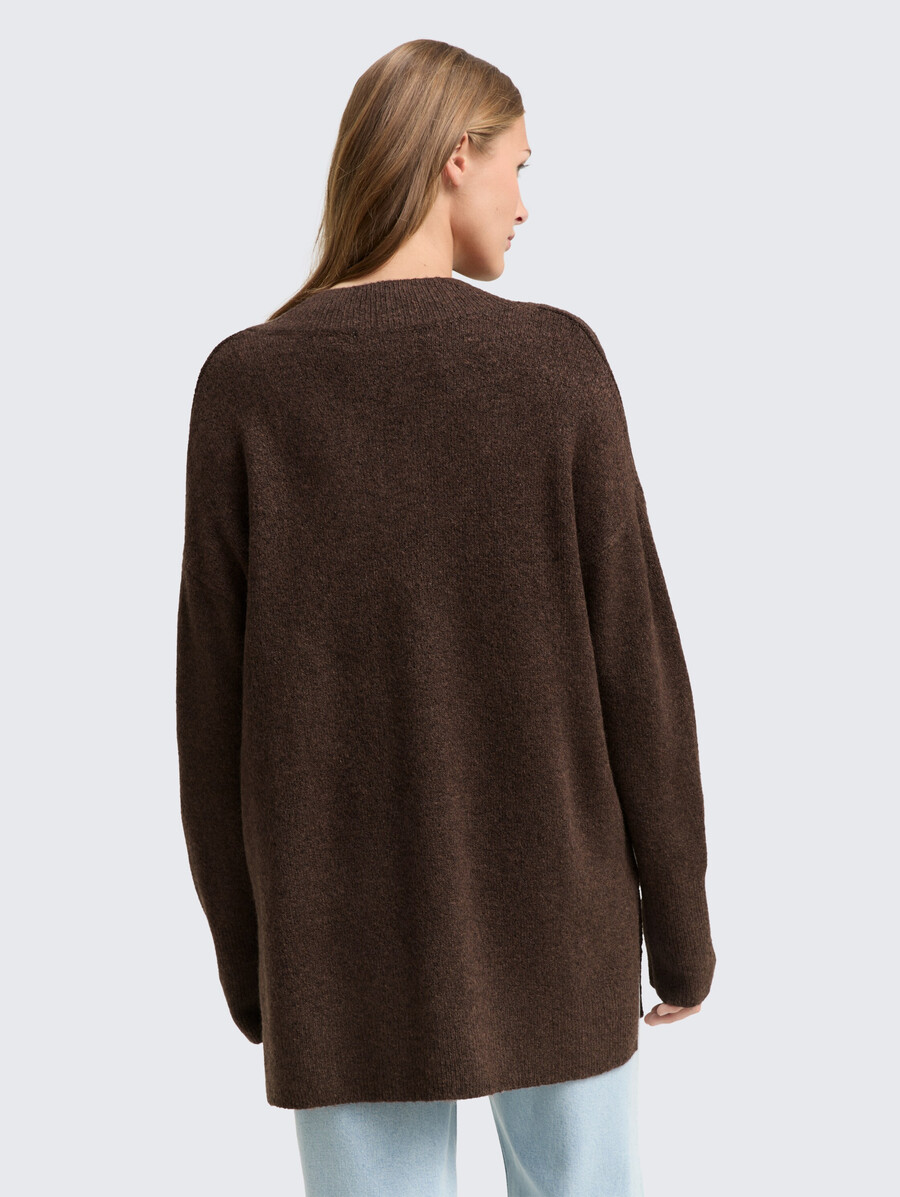 pull long en maille à col en v