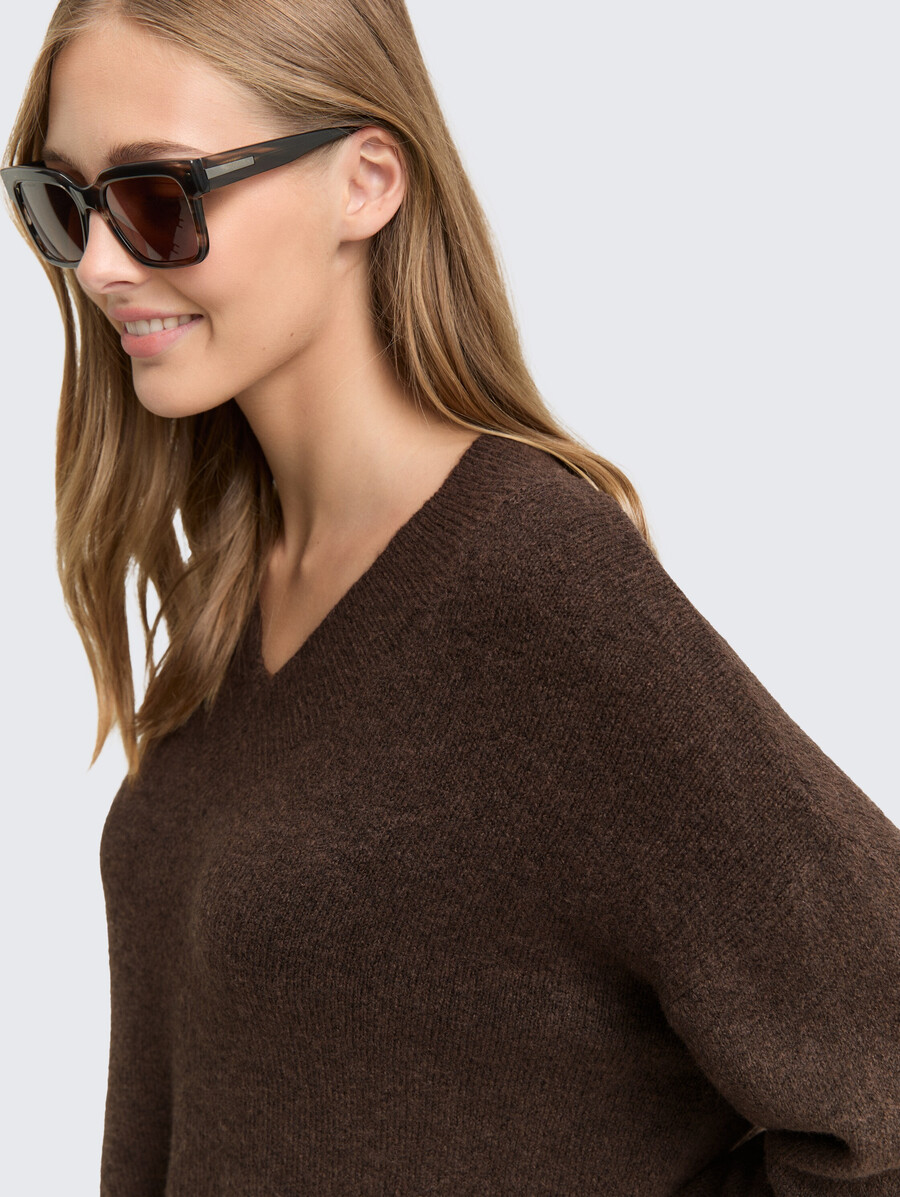pull long en maille à col en v