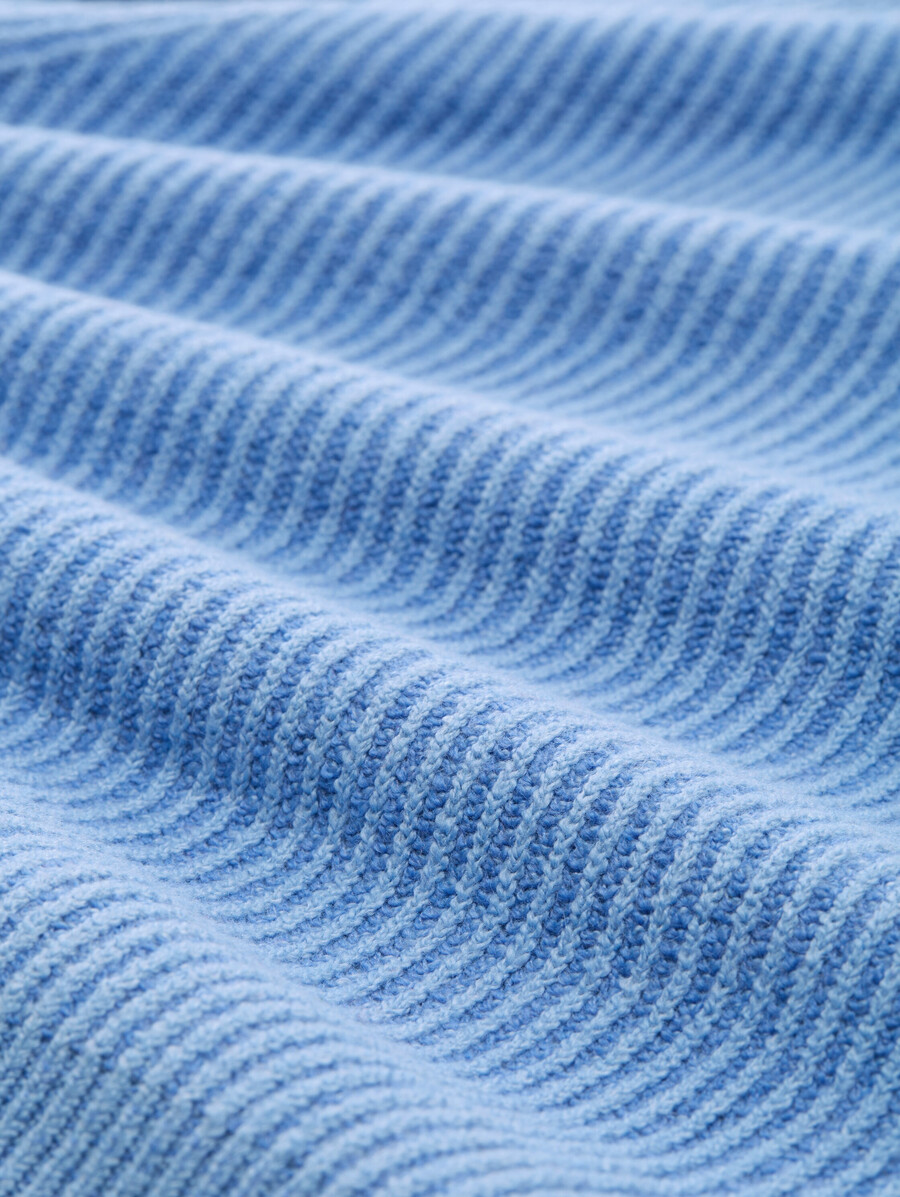 pull ample en maille à col montant