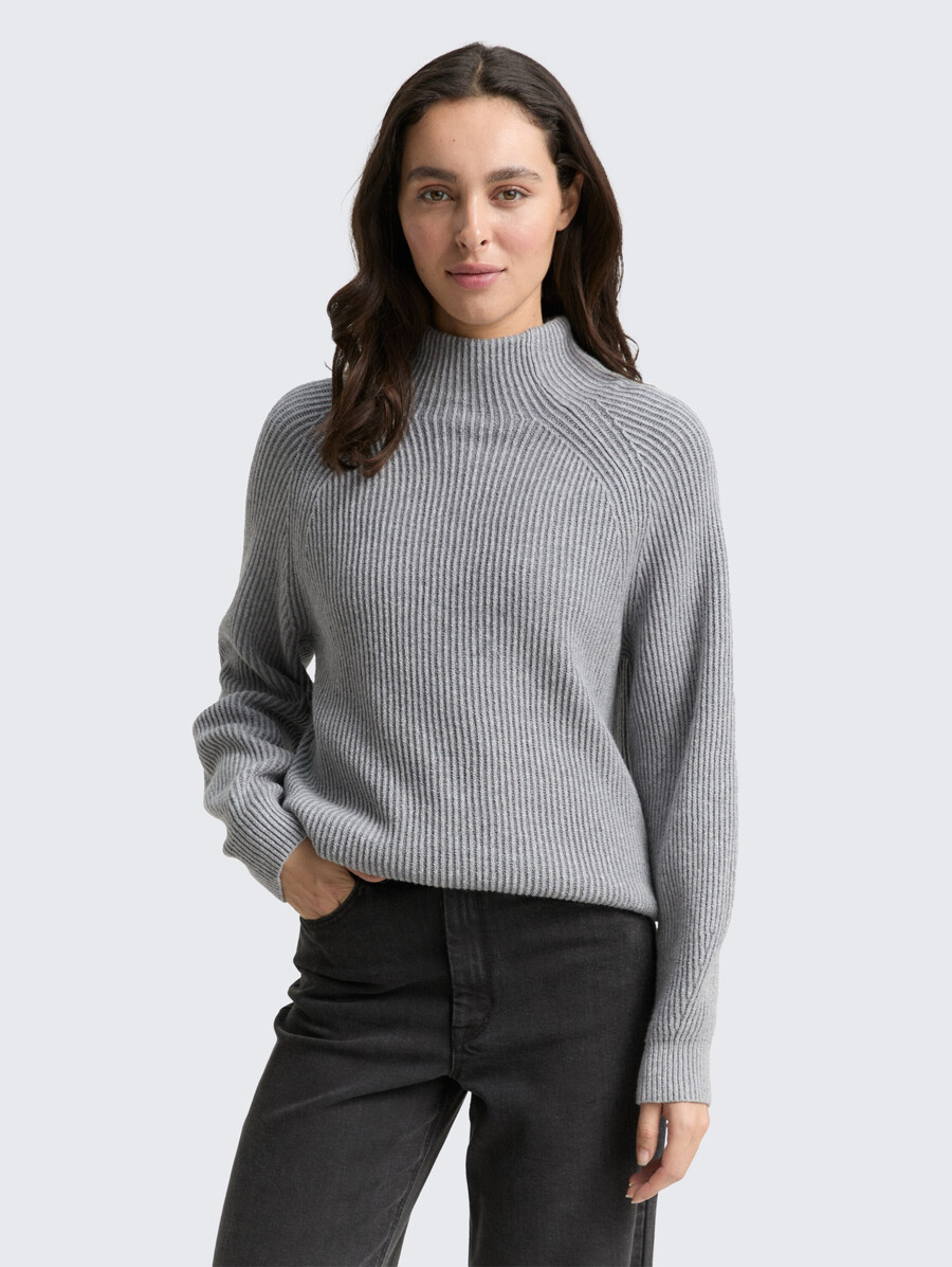 pull ample en maille à col montant