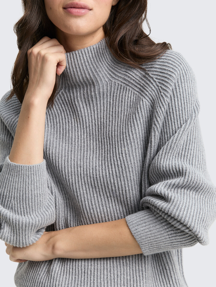 pull ample en maille à col montant