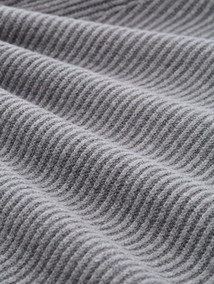 pull ample en maille à col montant