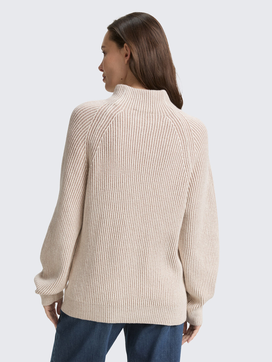 pull ample en maille à col montant