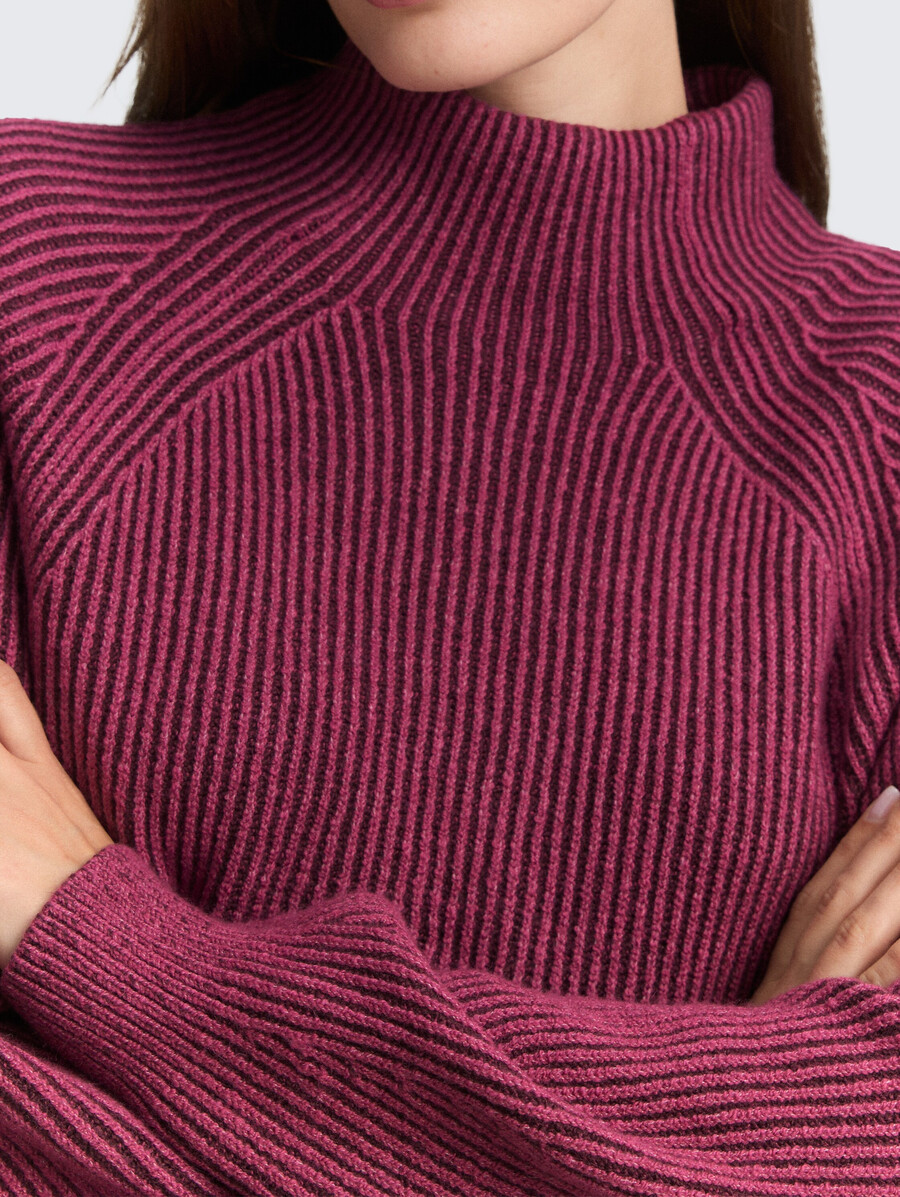 pull ample en maille à col montant