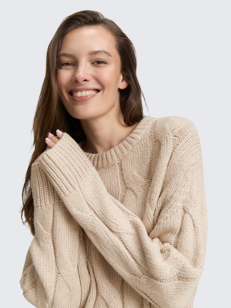 pull ample en maille à torsades