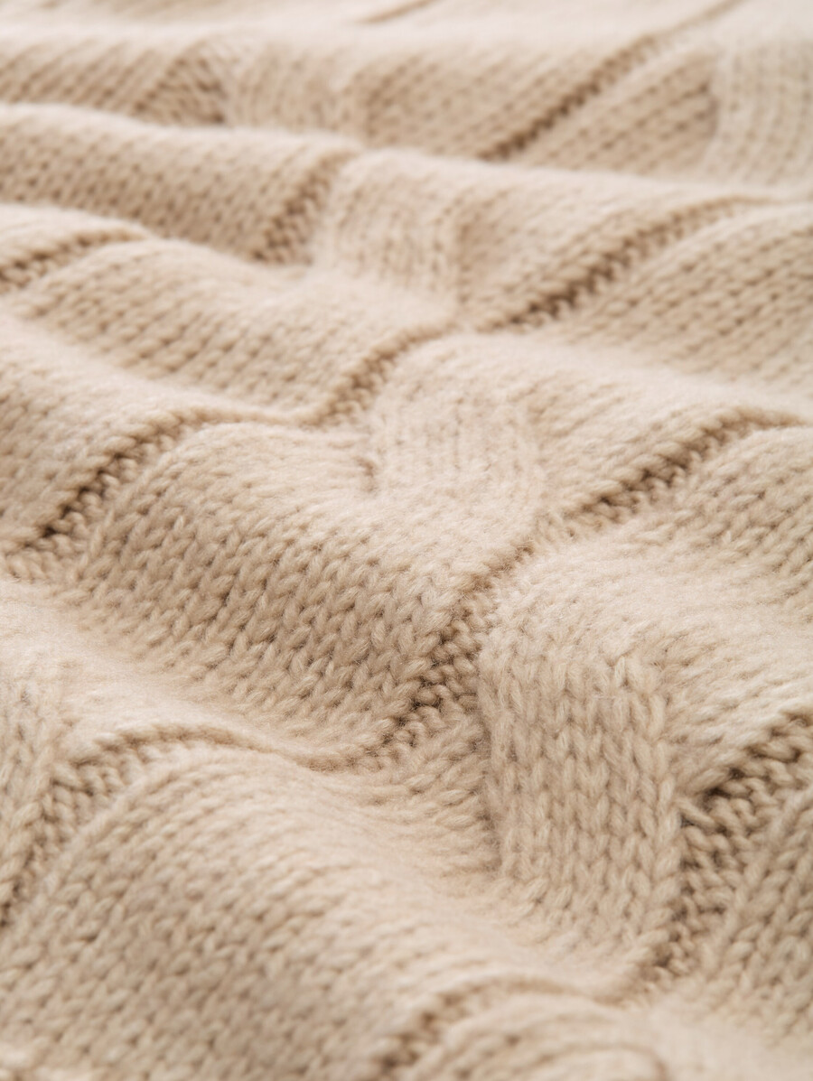 pull ample en maille à torsades