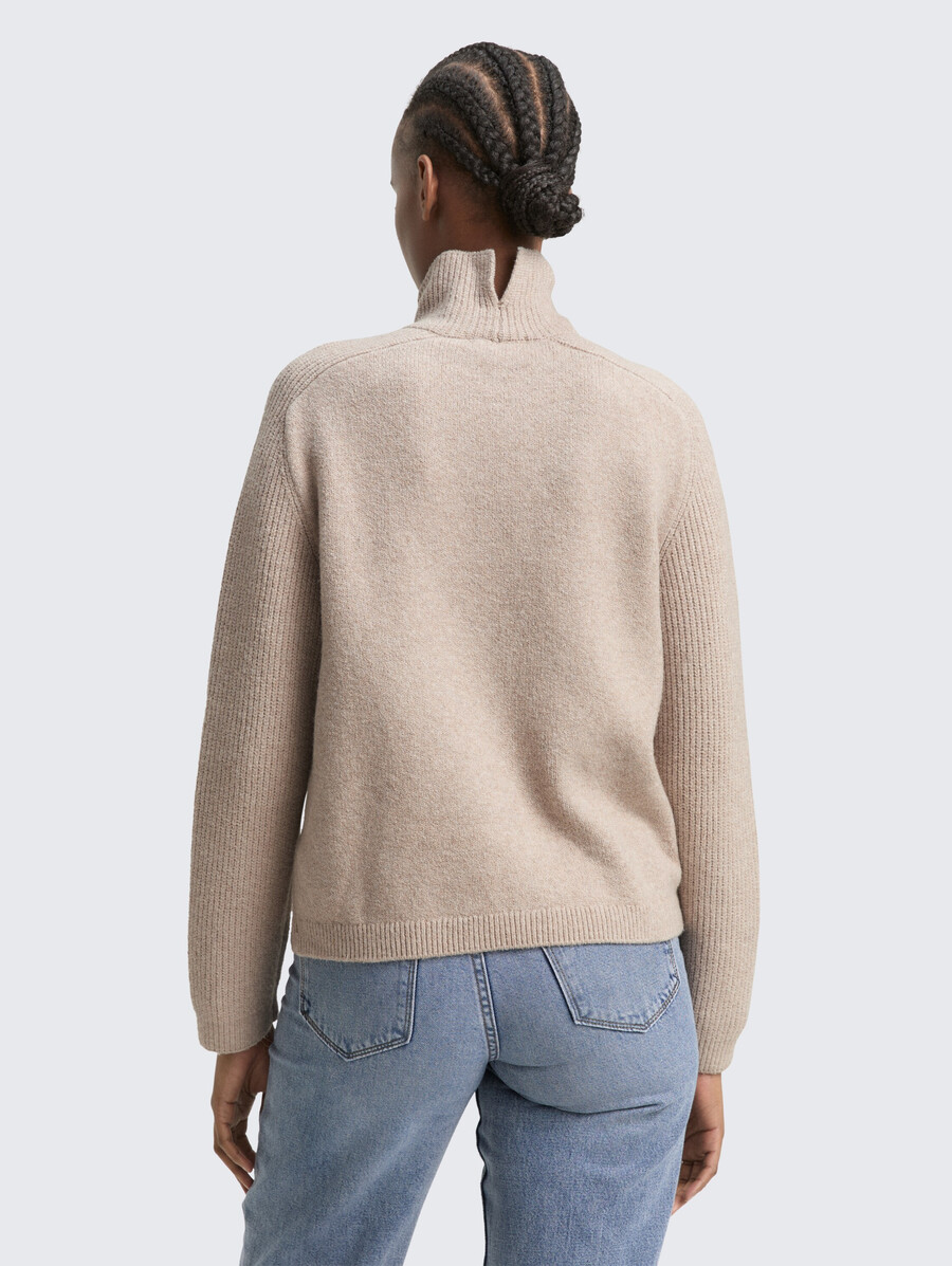pull en maille à coupe décontractée et col montant