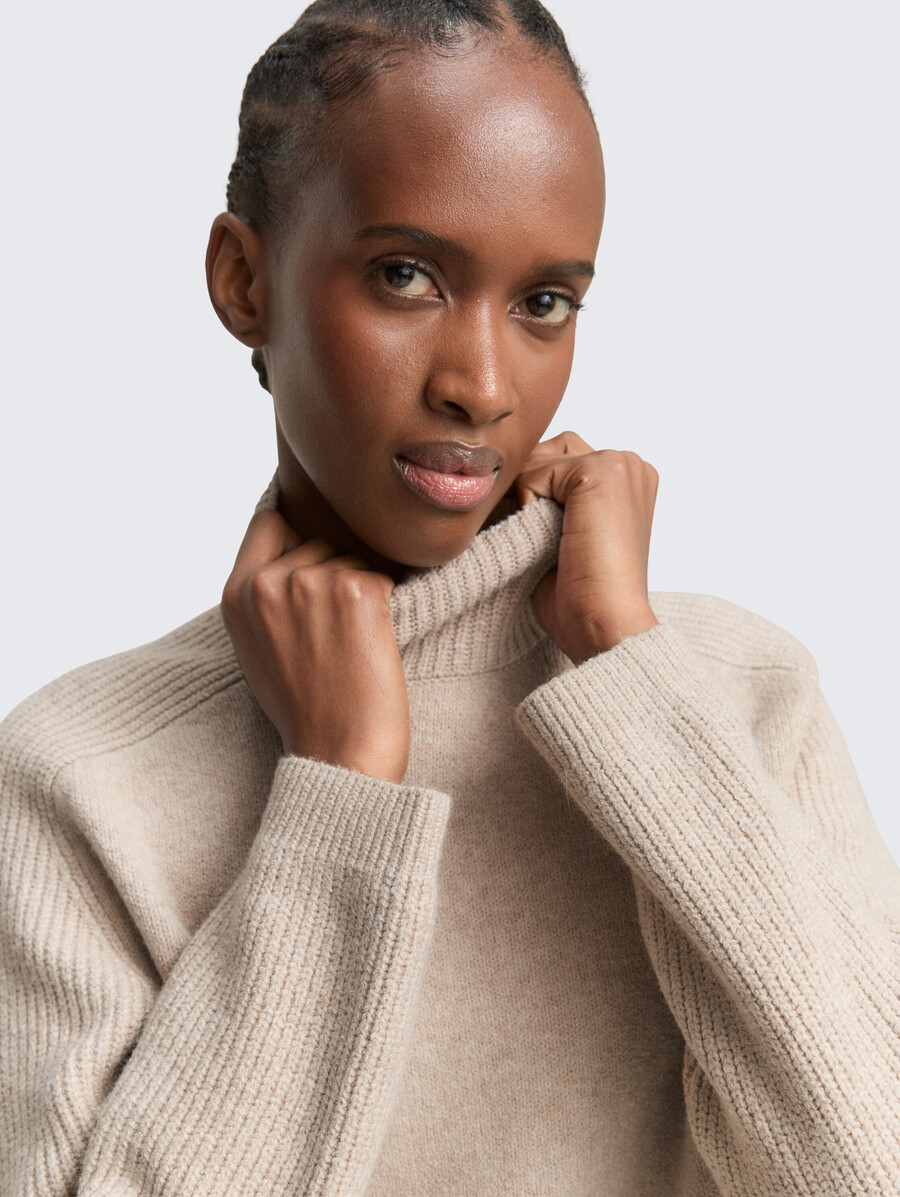 pull en maille à coupe décontractée et col montant