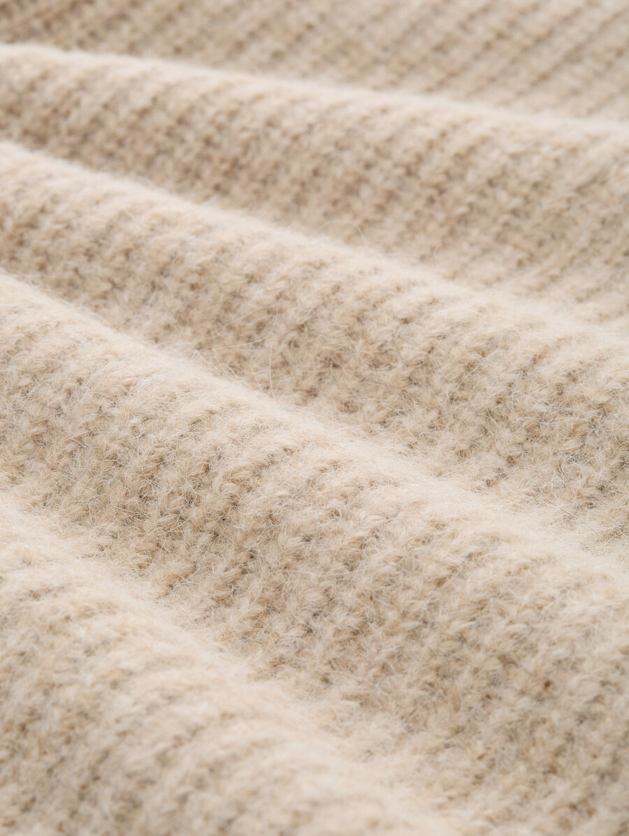 pull en maille à coupe décontractée et col montant