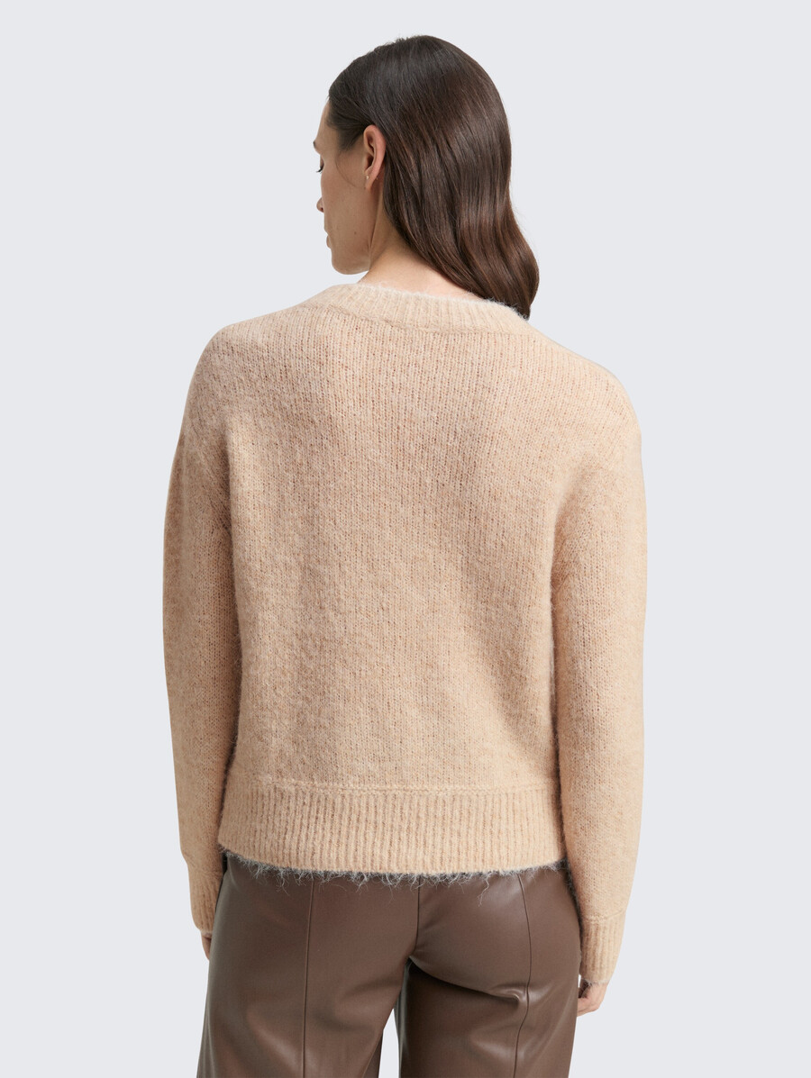pull tricoté avec teneur en laine