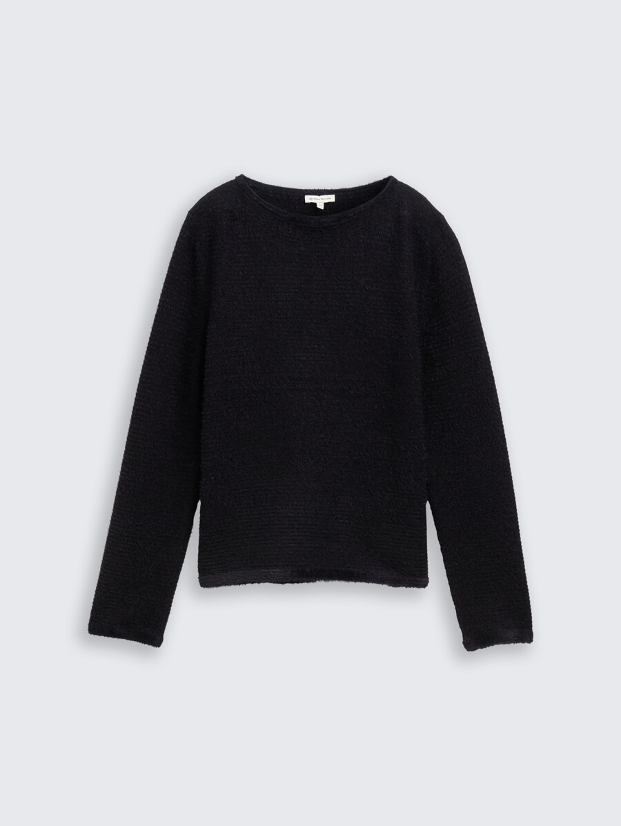 pull tricoté en fil de plumes