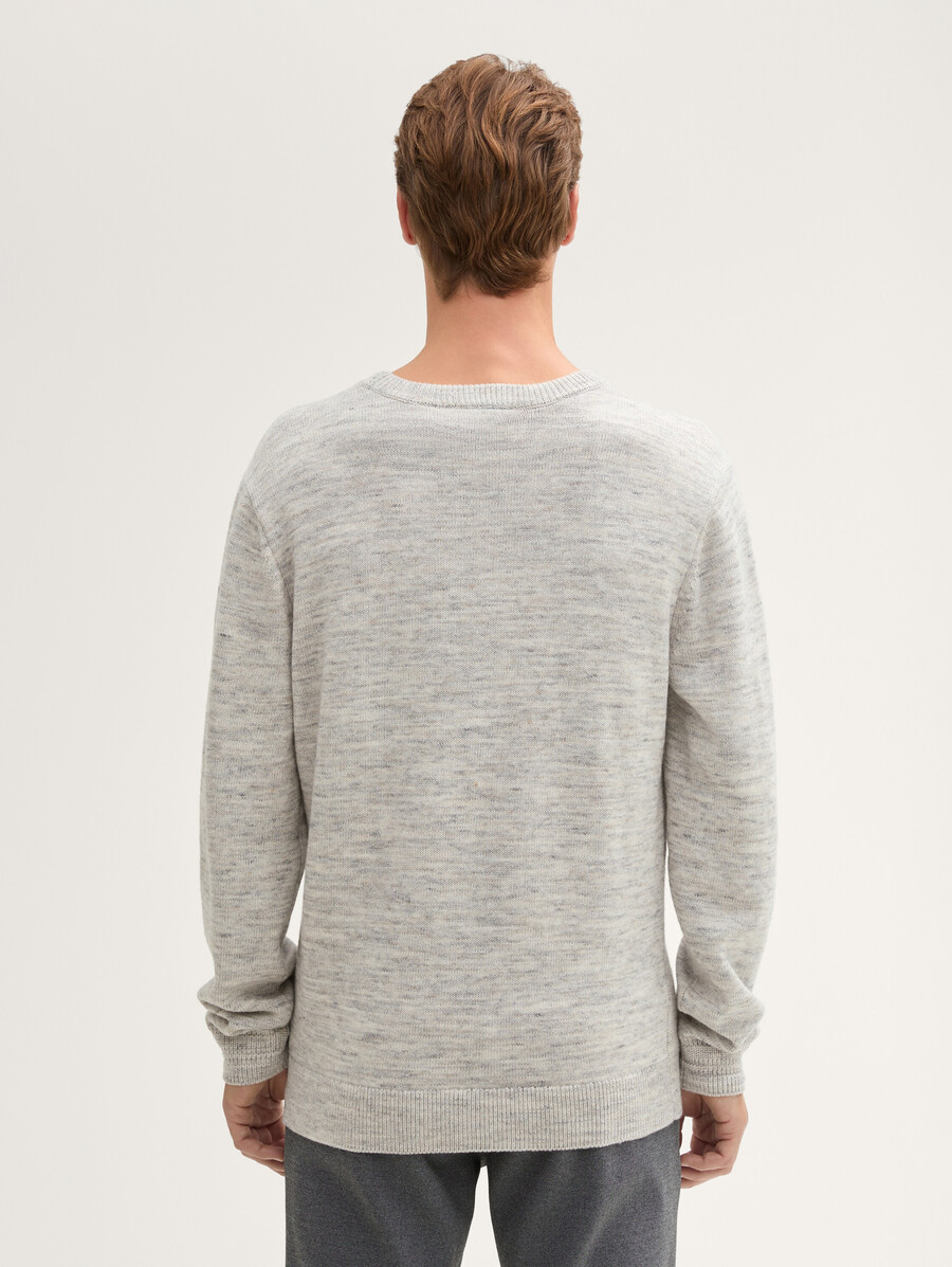 pull tricoté avec teneur en laine