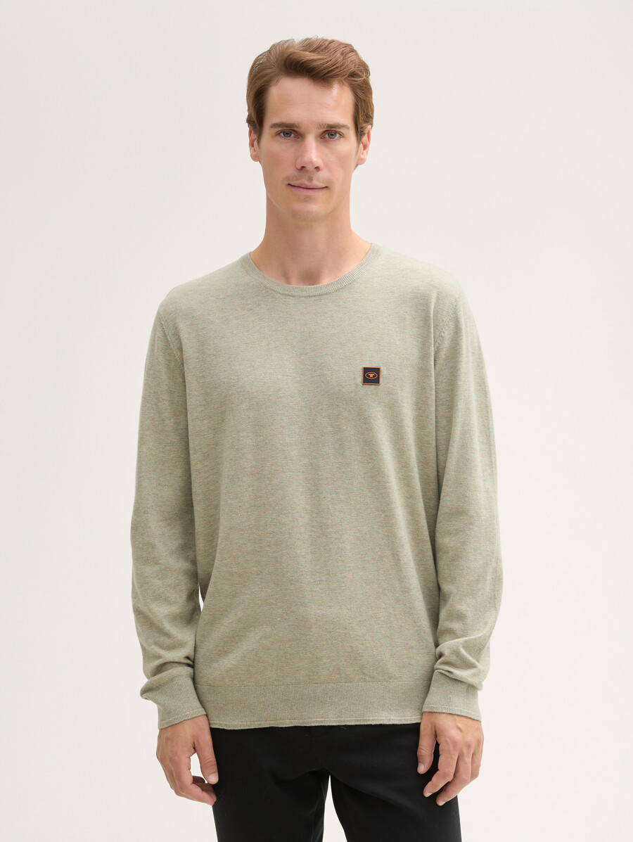 pull en maille avec badge logo