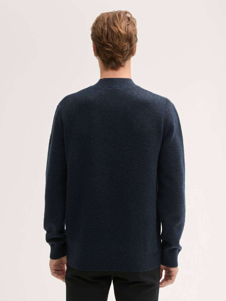 pull en maille à col montant