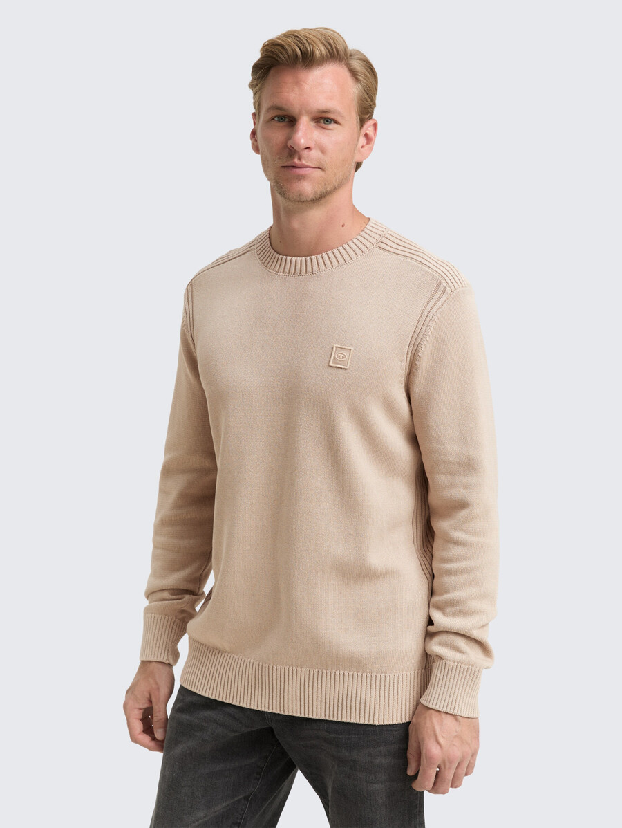 pull en maille effet délavé confectionné en coton