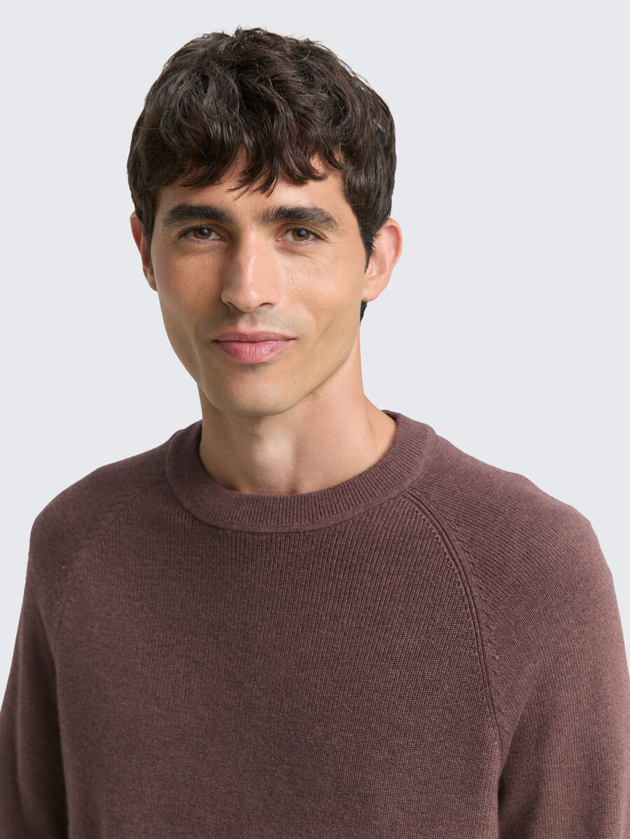pull tricoté avec teneur en laine