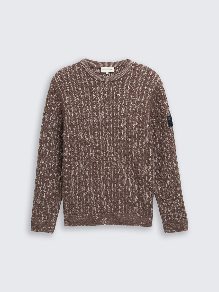 pull tricoté à motif torsadé