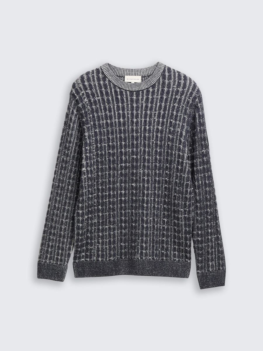 pull tricoté à motif torsadé