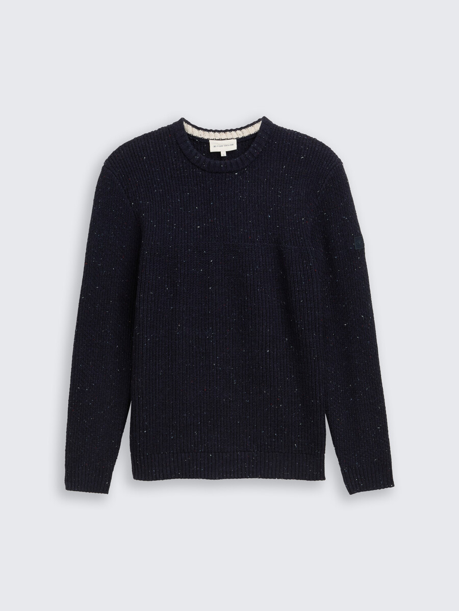 pull tricoté aux textures variées