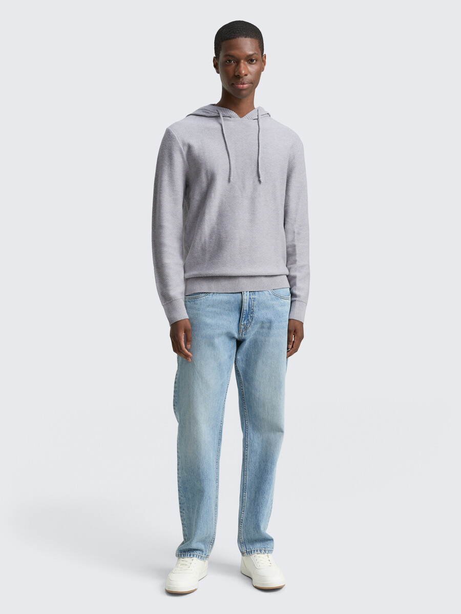 pull en maille à capuche