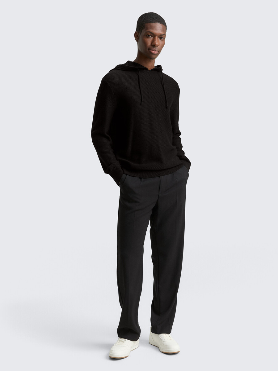 pull en maille à capuche