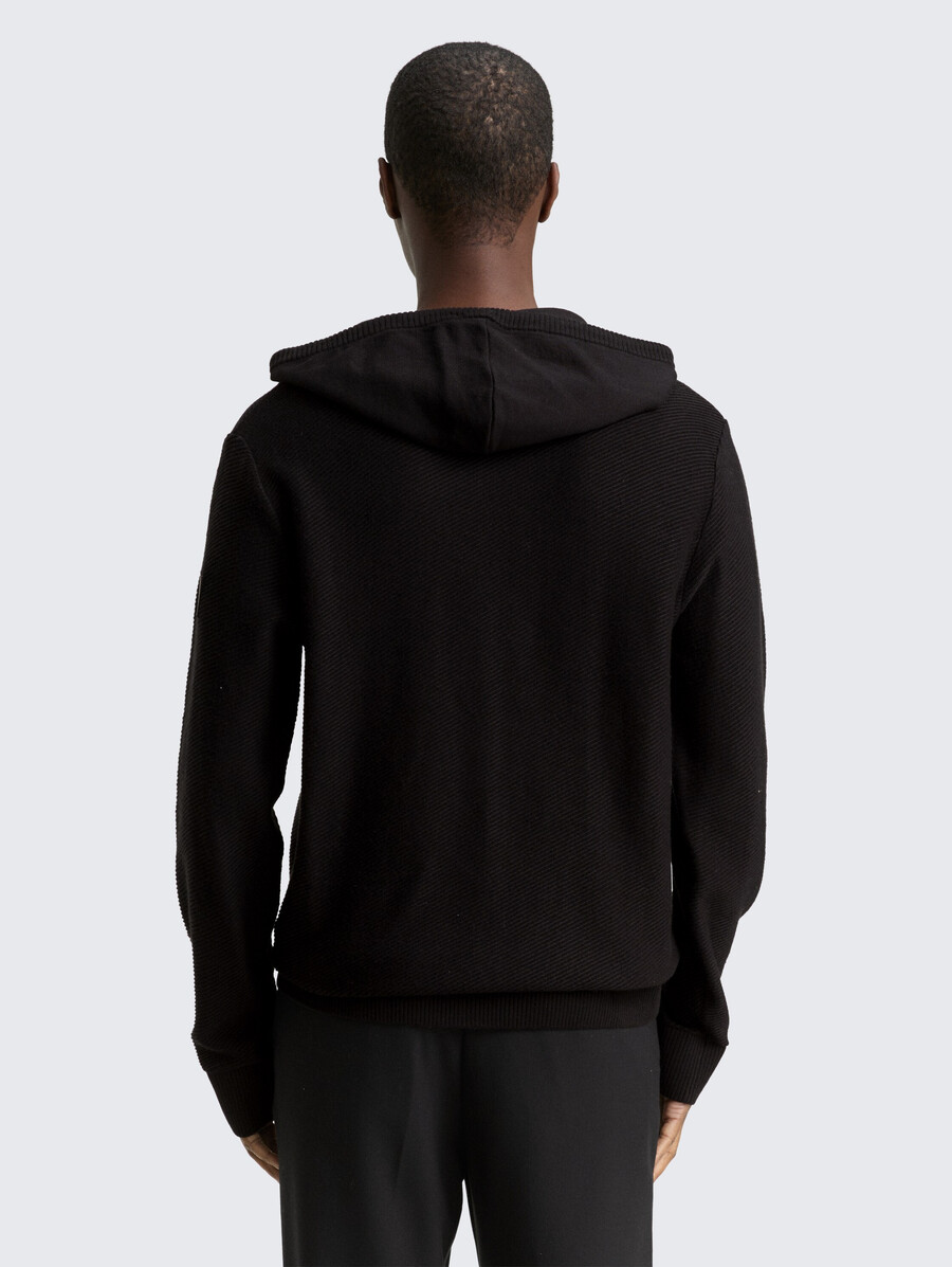 pull en maille à capuche