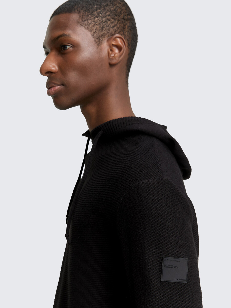 pull en maille à capuche