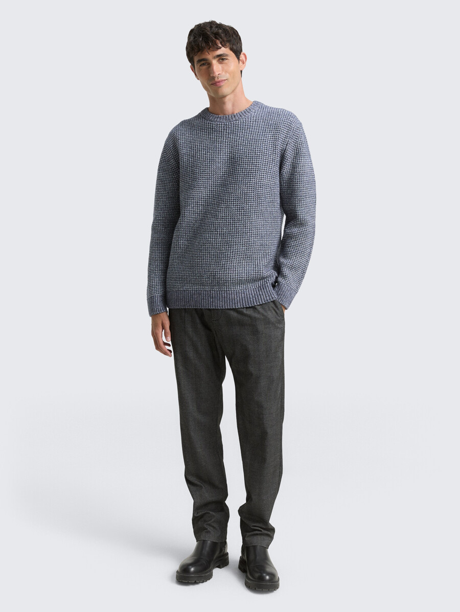 pull tricoté avec teneur en laine