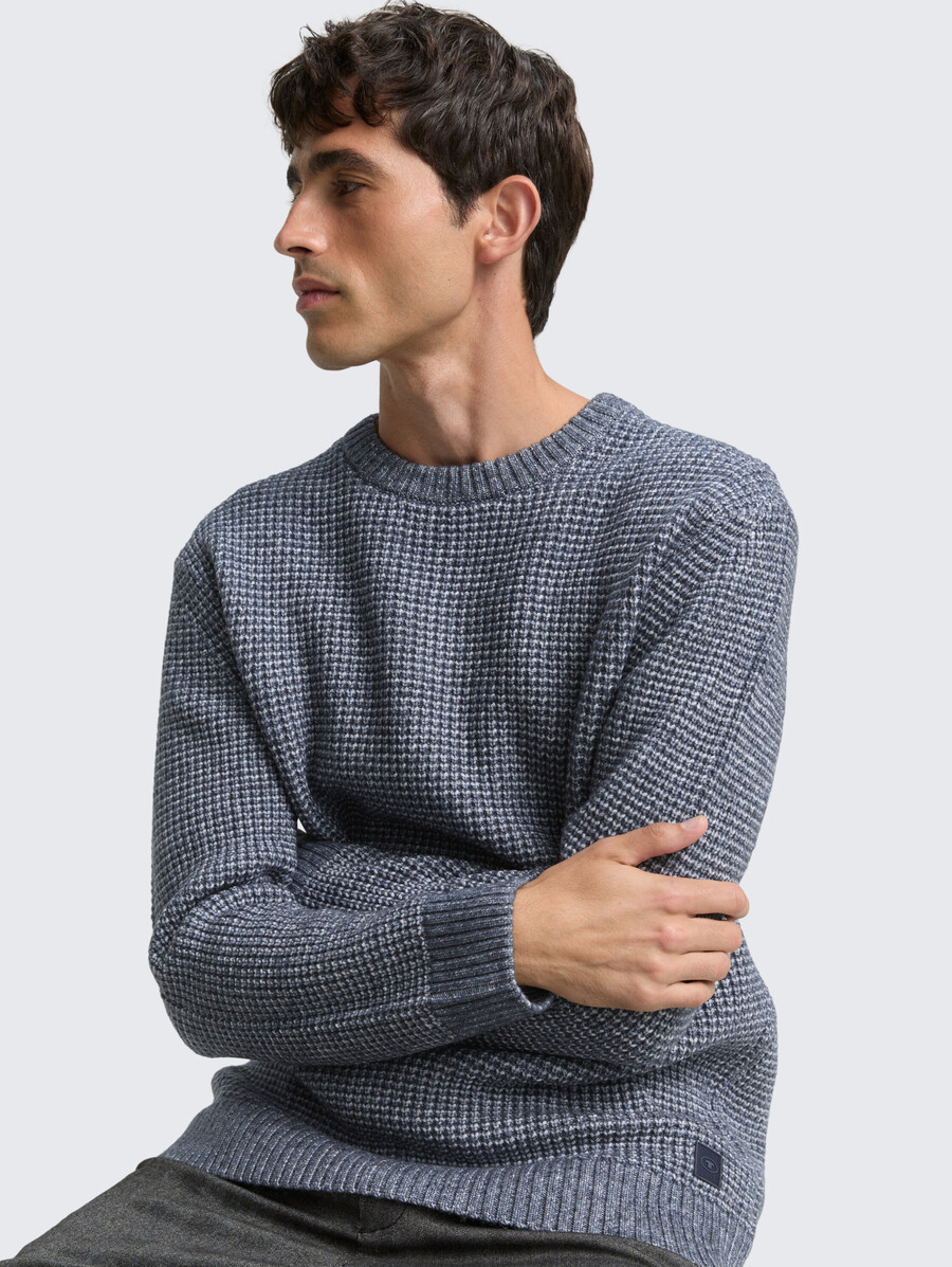 pull tricoté avec teneur en laine