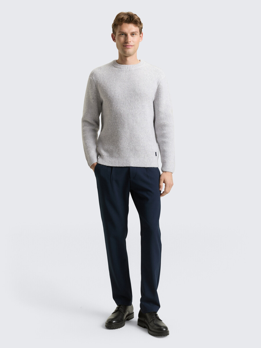 pull tricoté avec teneur en laine