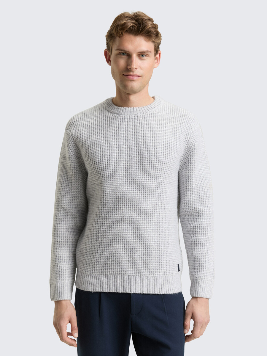pull tricoté avec teneur en laine