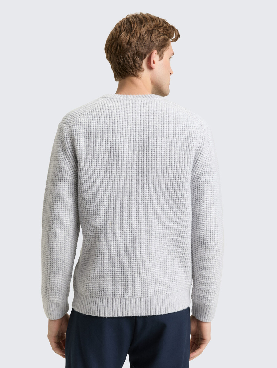 pull tricoté avec teneur en laine