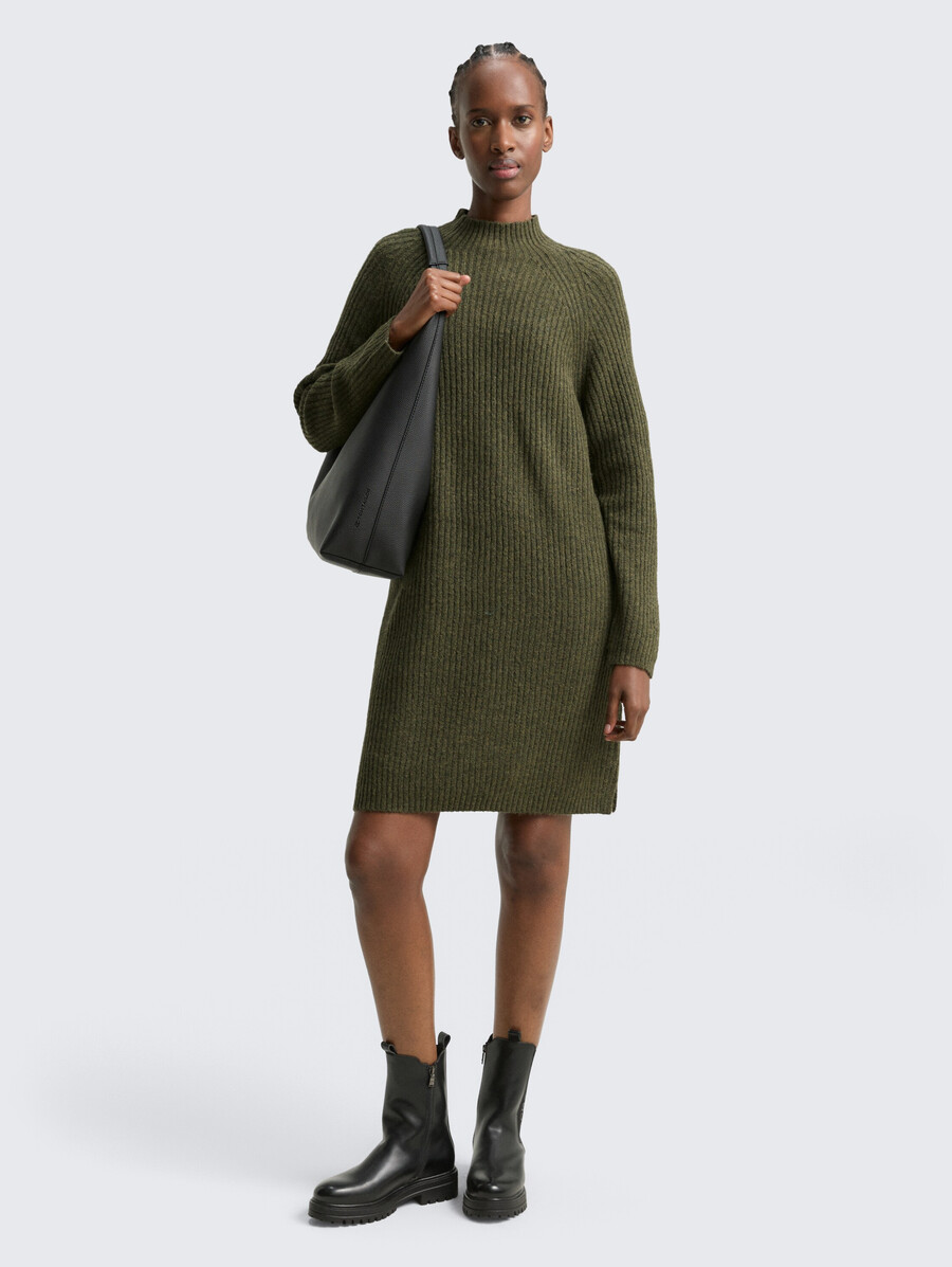 robe en maille à col montant