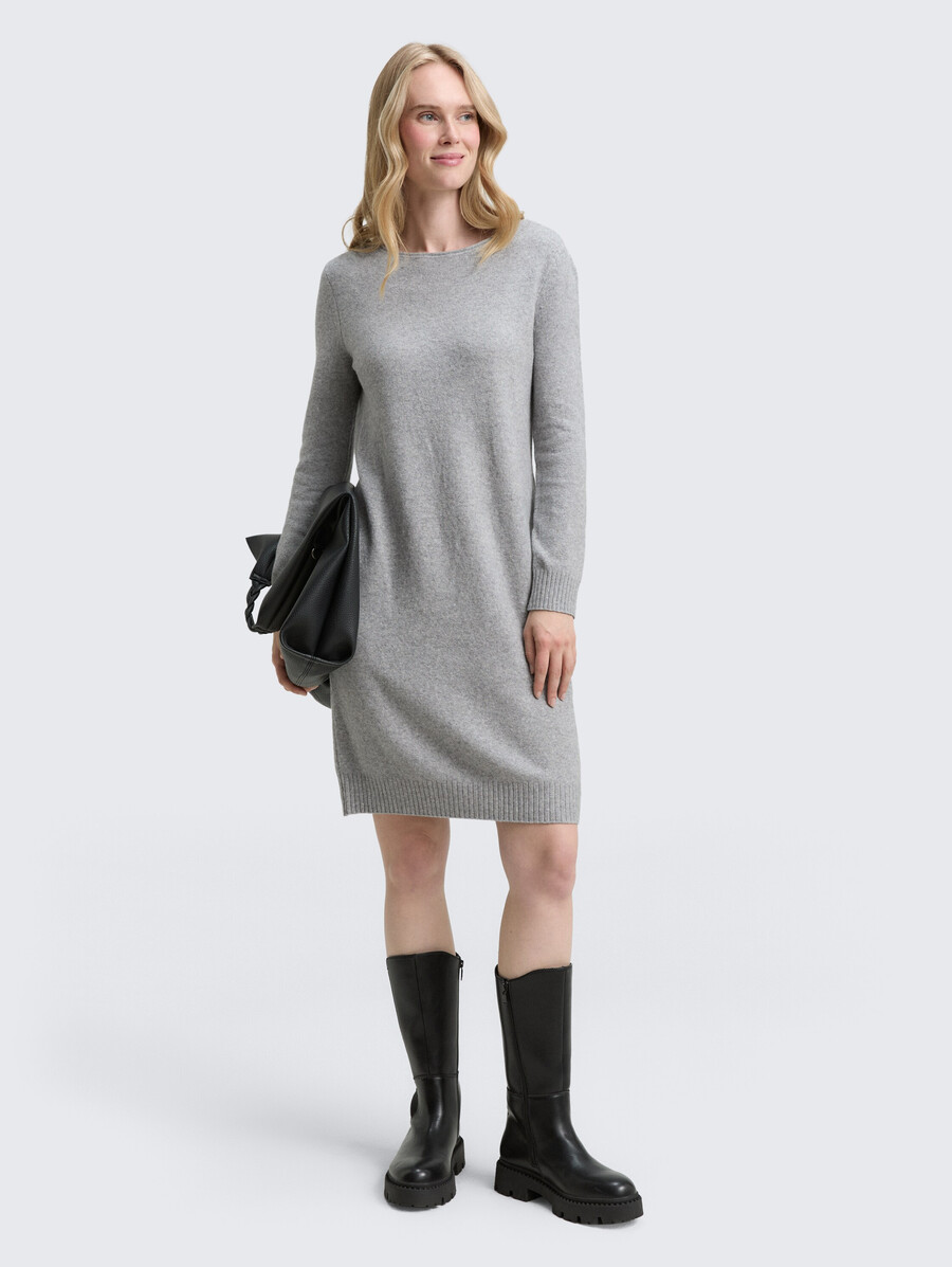 robe tricotée à encolure bateau