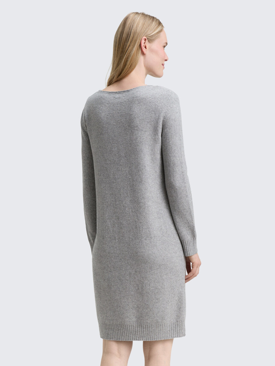 robe tricotée à encolure bateau