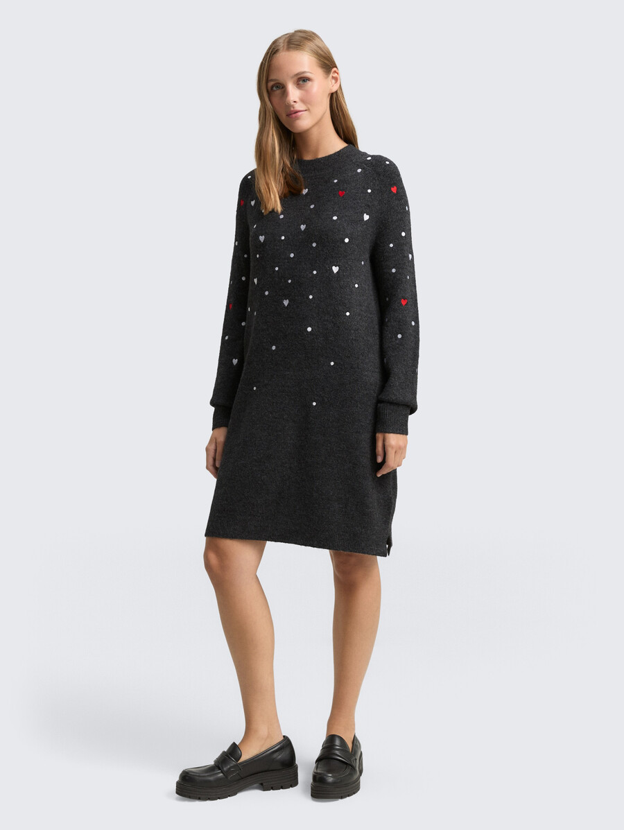 robe courte à broderies en forme de cœur