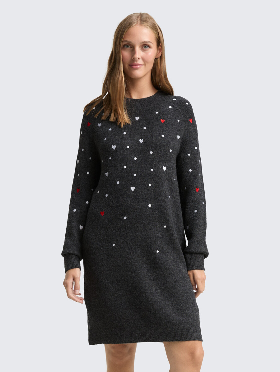 robe courte à broderies en forme de cœur